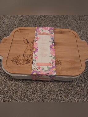 Baking Dish With Bunny Lid / Bamboo Trivet and Easter Bunny Engraving
